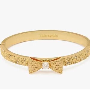 Kate Spade WRAPPED IN‎ A BOW HINGED BANGLE BRACELET NEW